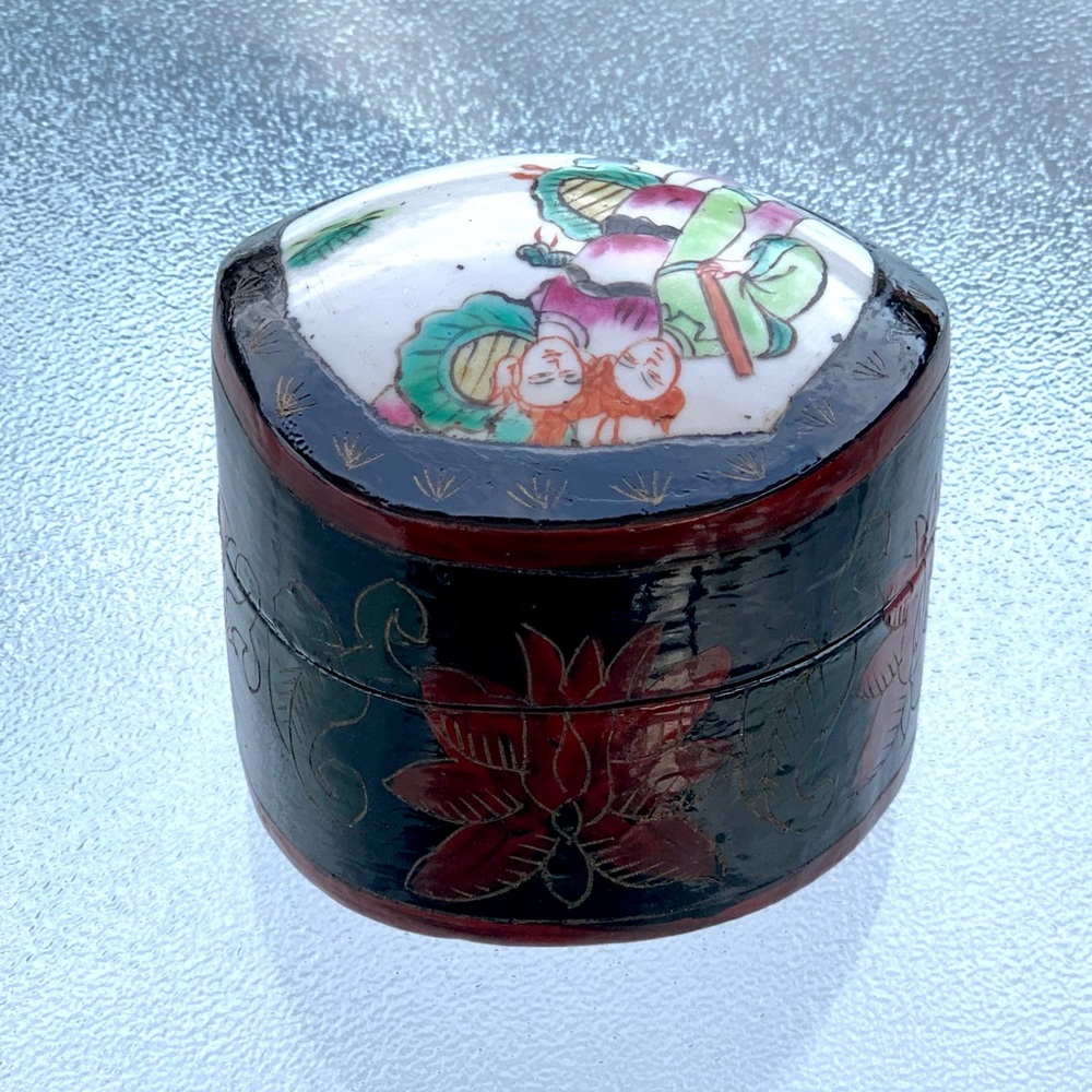 Chinese Lacquer Shard Trinket Box - Picture 4 of 8